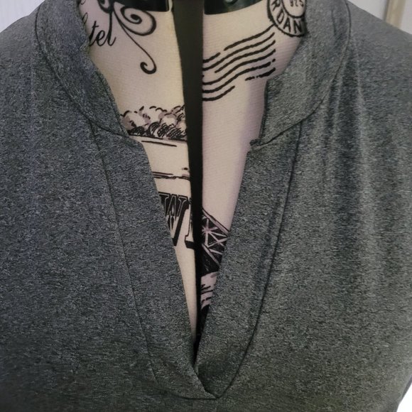 🩵 Grey Tank Top - Picture 2 of 4